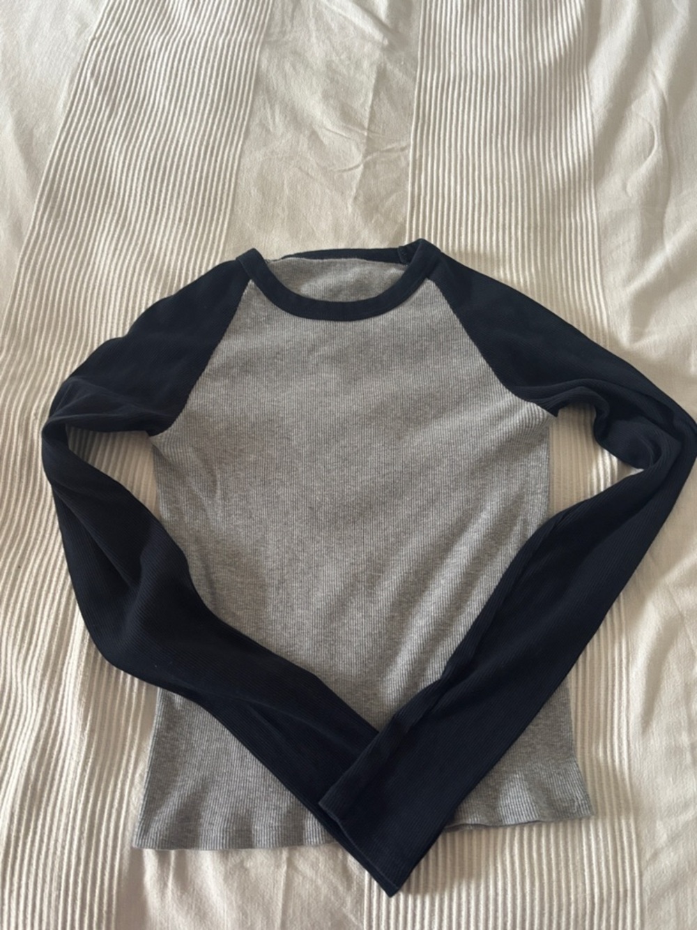 Two-Tone Raglan Long Sleeve Top - Gray & Black